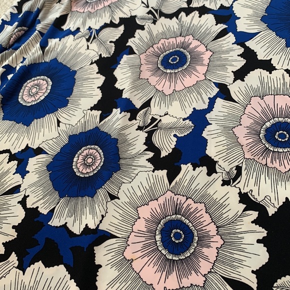 Sleeveless Dress - Picture 4 of 4